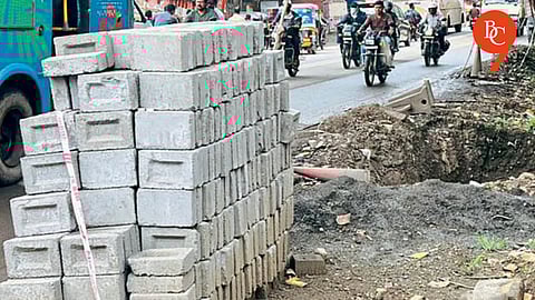 Traffic Chaos in Katraj as Road Widening Work Progresses Slowly
