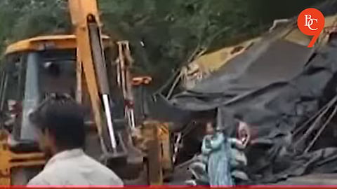 Encroachment Cleared at Pune’s Sarasbaug Chowpatty