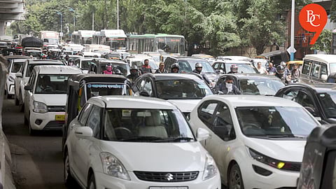 Heavy congestion occurs daily on Ganeshkhind Road and within Savitribai Phule Pune University premises, especially during morning and evening peak hours