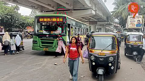 Rickshaw Drivers Blocking Bus Stops Frustrate Commuters in Pune’s Warje–Karvenagar