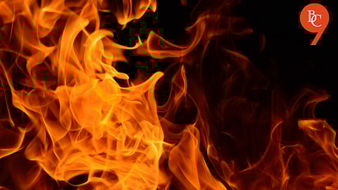 Fire Erupts in Pune’s Guruwar Peth Parking Lot, 45 Residents Evacuated Safely