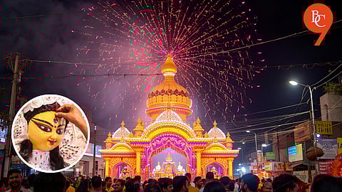 Pune Prepares for Navratri 2025 with Eco-Friendly Pandals, Bengali Flavors & Dandiya Fever (Representative AI Image)