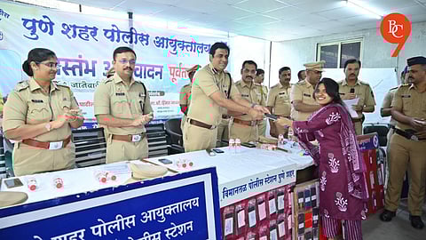 Pune Police Returns 402 Lost Mobile Phones to Rightful Owners