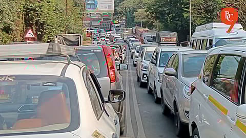 Massive Traffic Jam on Mumbai–Pune Expressway Due to Republic Day Weekend 