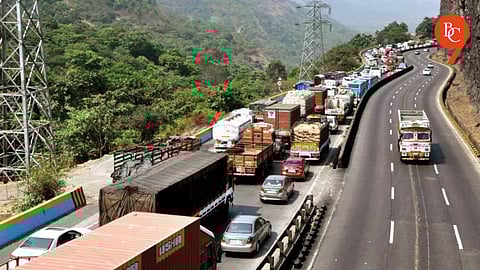 Pune–Mumbai Expressway Loses Its ‘Express’ Edge; Expansion is Only Solution