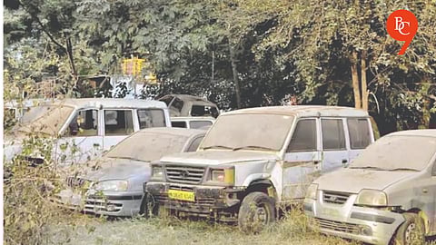 Pune Roads Choked by Abandoned Vehicles; Civic Action Yet to Resume