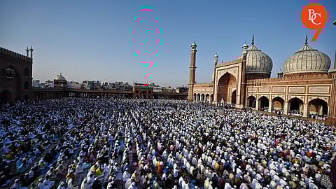 Muslims in Delhi's Uttam Nagar Honor Police with Flowers After Peaceful Eid Prayers