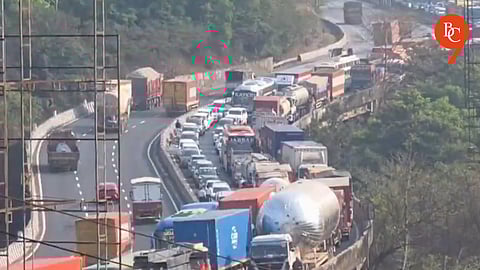 Pune-Mumbai Expressway Faces Severe Traffic Jam Near Lonavala