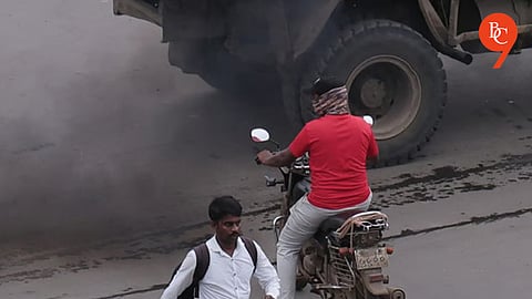 Pune Faces Rising Pollution as 7 Lakh Old Vehicles Continue to Ply Illegally