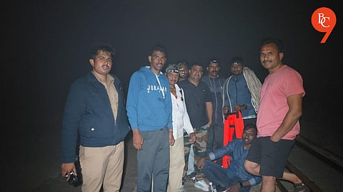 Tourist Falls Into Gorge at Sinhagad Fort; Rescue Team Saves Him in Daring Night Operation