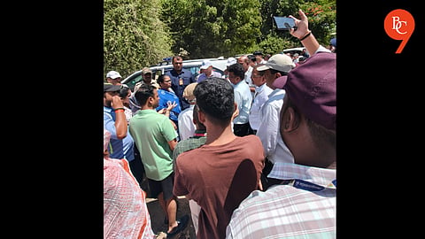 Pune: Ektanagari Residents Confront PMC Commissioner Over Delay in Flood Protection Work