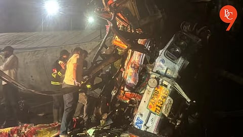 Two Killed, Four Injured in Horrific Crash on Pune-Mumbai Expressway