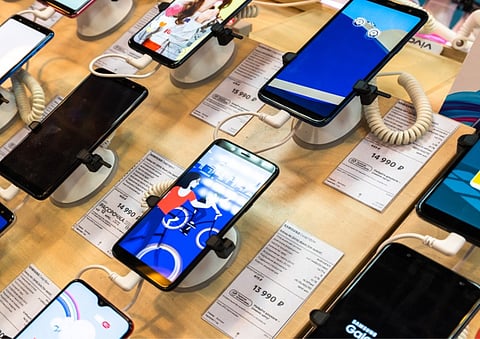 Mobile Phone Sales Plunge 30–35% by Volume in May