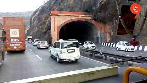 Mumbai-Pune Expressway Traffic Curbs Today; Heavy Vehicles to Be Halted for Two Hours Near Borghat