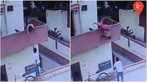 CCTV Captures Man Falling From First-Floor Balcony While Buying Ice Cream in Uttar Pradesh’s Sonbhadra