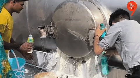 Milk Tanker Overturns on Delhi-Jaipur Highway Near Kotputli, Locals Rush to Scoop Up Spilled Milk
