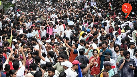 Cockroach Swarm Marches on Parliament as CJP Representatives Called In for Talks