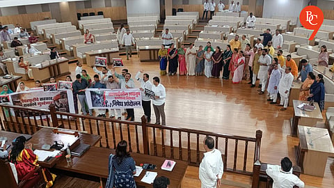 Jantar Mantar Student Protest Echoes in Pune Municipal Corporation; Sloganeering Disrupts General Body Meeting