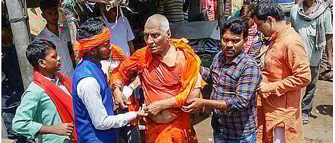 Swami Agnivesh beaten up in Jharkhand, 20 detained
