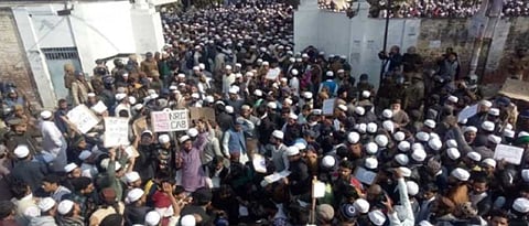 Citizenship Act protests: Students of Lucknow seminary indulge in stone pelting