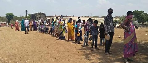 Coronavirus Pune: Republican Akshay Bhojan Yojana feeding 5,300 people daily