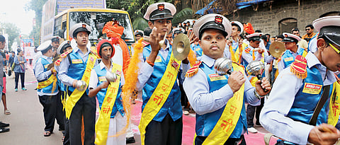 Kids win hearts at immersion procession in city