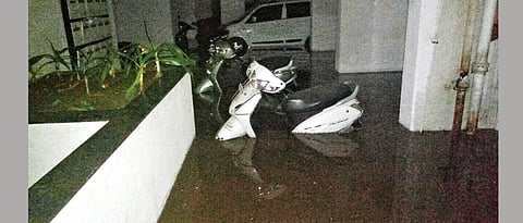 First spell of rain leads to darkness in Wagholi