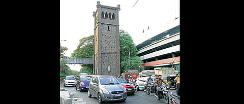 Wakdewadi traffic congestion because of heritage structure
