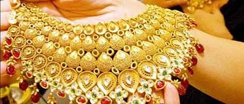 Gold drops Rs 182, silver tumbles Rs 1,083