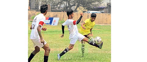 Vicky leads Arihant to upset win over Wadia 