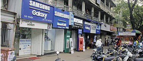 Mobile stores remove hoardings of Chinese phone companies