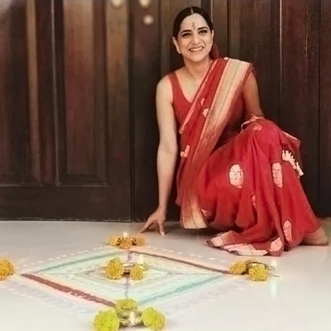 <div class="paragraphs"><p><strong>Sonali Aneja.</strong></p></div>