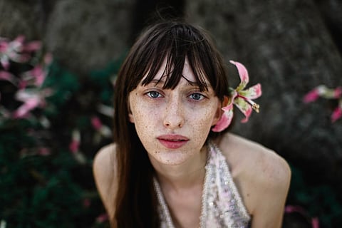 Outdoor Headshot Ideas That Reflect Confidence and Approachability