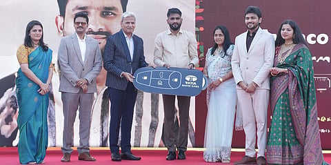 Chandukaka Saraf Jewels Marks 200 Years by Recognising Dedicated Employees with Cars and Two-Wheelers