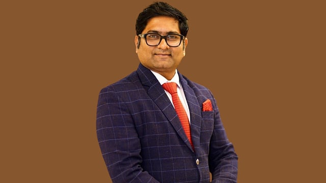 Dr. Prashant Rathod Pioneers Revolutionary Leech Therapy for Varicose Veins