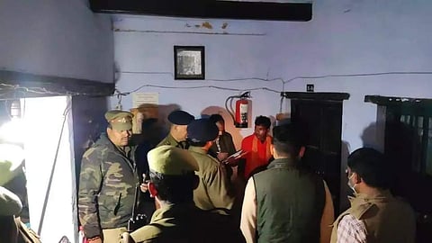 घटनास्थल पर पहुंची पुलिस