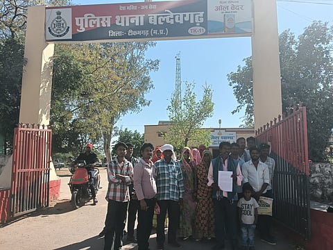 MP: टीकमगढ़ में तहसीलदार पर दलित व्यक्तियों के साथ मारपीट का आरोप, पीड़ितों ने SP से की शिकायत