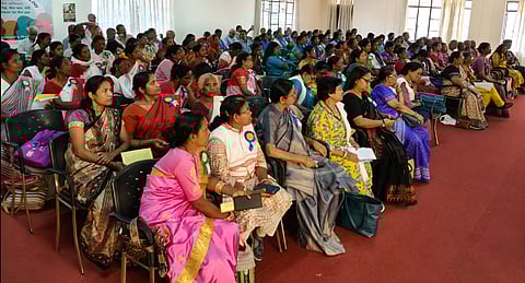 सम्मेलन में महिलाओं ने रोजगार, राजनीति और सामाजिक नेतृत्व में 50% आरक्षण, घरेलू हिंसा से निपटने के लिए वन स्टॉप क्राइसिस सेंटर (OSCC) की स्थापना, और महिलाओं को सम्मानजनक मजदूरी व कार्यक्षेत्र में बराबरी के अधिकार सहित कई मुख्य मांगें रखीं।