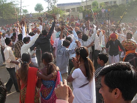 वागड़ में गैर नृत्य की परम्परा सैकड़ों वर्षों से चली आ रही आकर्षक परम्परा है जो  होली पश्चात् चैत्रा कृष्णा दशमी तक सोत्साह आयोजित होती है।