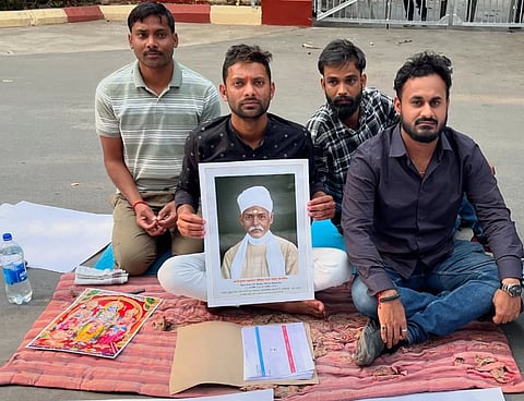 शिवम सोनकर ने कहा कि वह न्याय मिलने तक अपना प्रदर्शन जारी रखेंगे। 