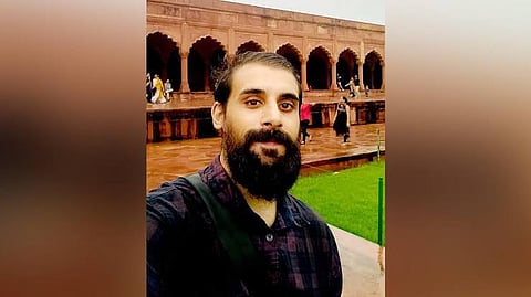 एक विस्तृत और भावनात्मक पोस्ट में एक महिला, जिसकी पहचान गुप्त है, ने रशीद के हाथों लंबे समय तक दुर्व्यवहार का वर्णन किया, जिससे वह सोशल मीडिया के माध्यम से मिली थी। 