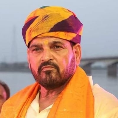 बृजभूषण शरण सिंह ने कहा कि सरकार को इस मामले में गंभीरता दिखानी चाहिए और एफआईआर दर्ज कर जांच करानी चाहिए। 