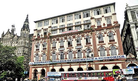बाबा साहब द्वारा स्थापित इस कॉलेज का उद्देश्य मुंबई जैसे महानगरीय शहर की बढ़ती आबादी की शैक्षिक जरूरतों को पूरा करना और विशेष रूप से अनुसूचित जाति, अनुसूचित जनजाति और अन्य पिछड़े समुदायों में उच्च शिक्षा को बढ़ावा देना था। 
