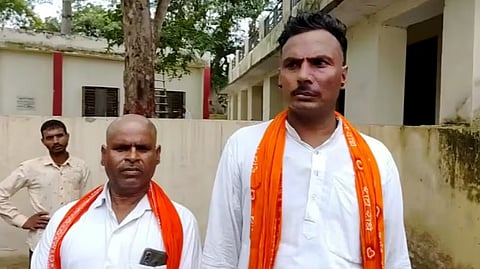Story teller Mukut Mani Yadav and his assistant Sant Singh Yadav in Etawah