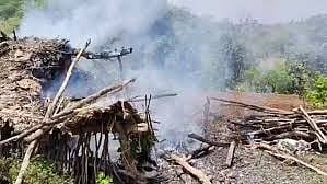 अशोकनगर में आदिवासियों के झोपड़ी में लगाई आग