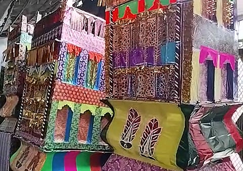 करीब तीन दशकों से ताजिया निर्माण में लगे कारीगर शाहिद मसूदी ने बताया कि इस बार के सभी ताजिए गाइडलाइन के अनुसार तैयार किए गए हैं।