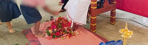 केरल जैसे प्रगतिशील राज्य में  'पाद पूजा' की  प्रथा को कई लोग सामंती और जाति-आधारित परंपराओं से जोड़कर देखते हैं। 