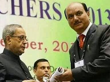 आरोपी शिक्षक को राष्ट्रपति से मिल चुका है सम्मान