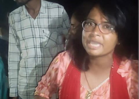 बाल पकड़कर जबरन एम्बुलेंस में बैठाकर स्टेशन भेजने का आरोप! 