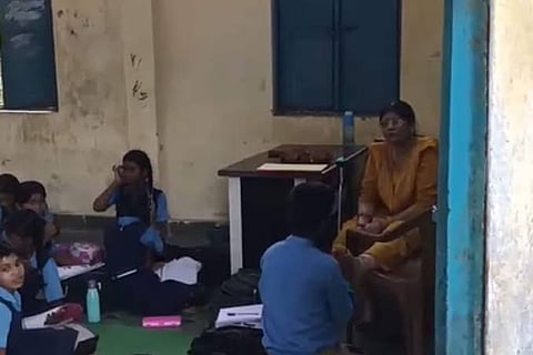 भोपाल में क्लास में टीचर का बच्चे से पैर दबवाने का वीडियो वायरल
